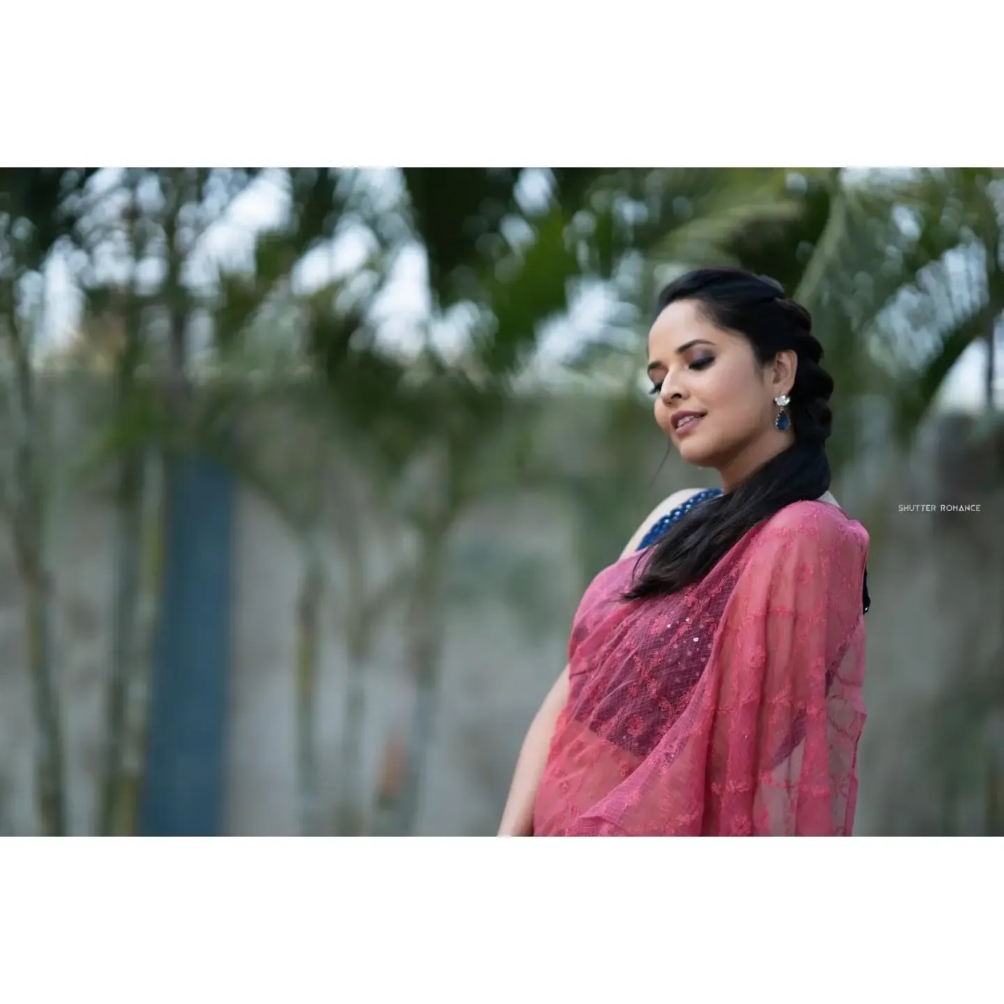 TV ANCHOR ANASUYA BHARADWAJ IMAGES IN SLEEVELESS RED SAREE 3